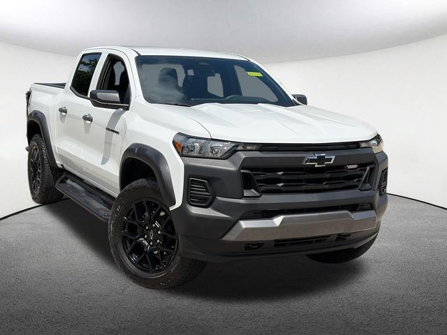 Used 2024 Chevrolet Colorado Trail Boss w/ LPO, Dark Essentials Package AWD/4WD image 13