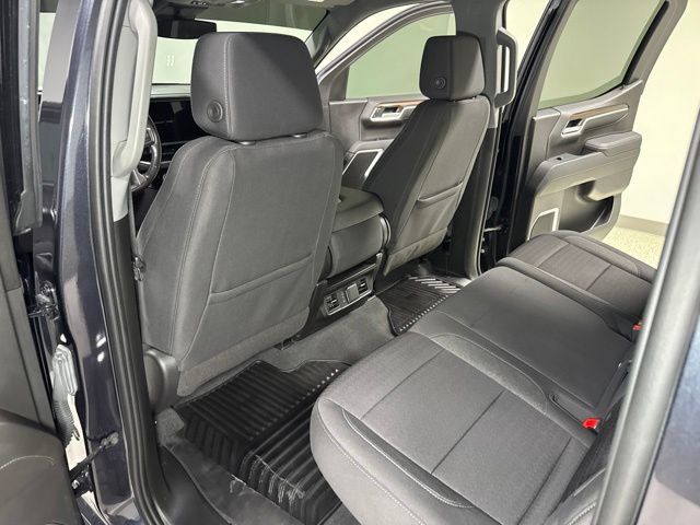 Used 2022 Chevrolet Silverado 1500 LT AWD/4WD image 23