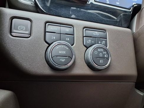 Used 2023 Chevrolet Silverado 1500 RST w/ Convenience Package II AWD/4WD image 16