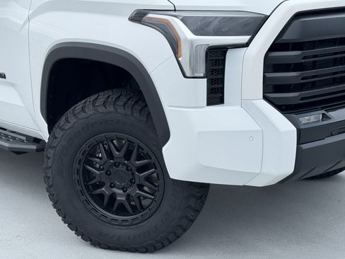 New 2026 Toyota Tundra Limited AWD/4WD image 10