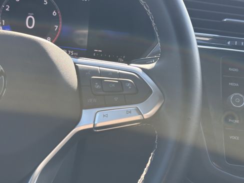 Used 2023 Volkswagen Tiguan SE R-Line image 20