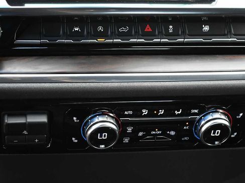 Used 2025 GMC Sierra 1500 SLT image 20