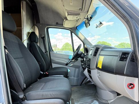 Used 2018 Mercedes-Benz Sprinter 2500 image 20