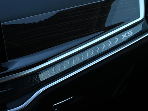 Certified 2025 BMW X5 xDrive40i w/ Premium Package image 24