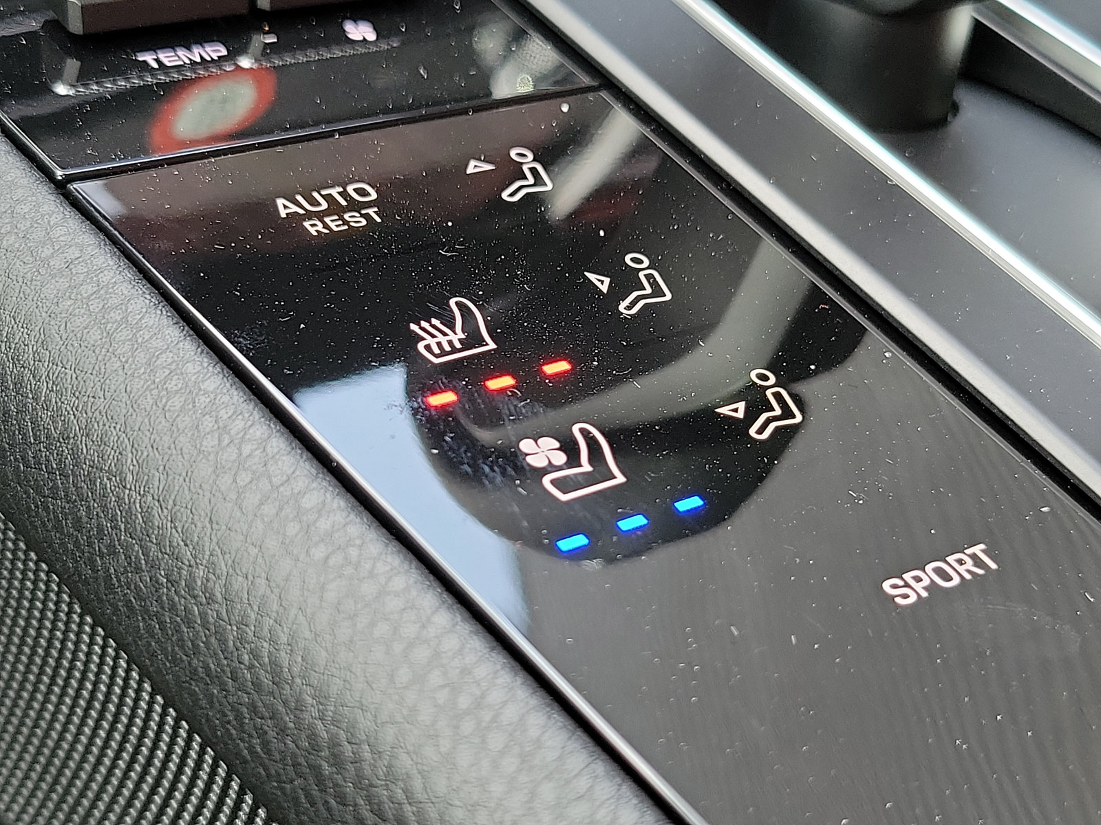Certified 2023 Porsche Macan AWD/4WD image 31