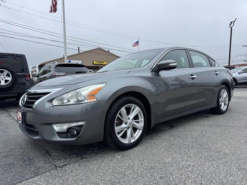 Used 2015 Nissan Altima 2.5 SV w/ Convenience Package FWD image 3