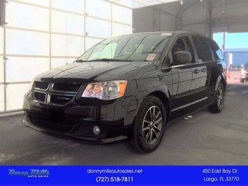 Used 2017 Dodge Grand Caravan SXT FWD image 1
