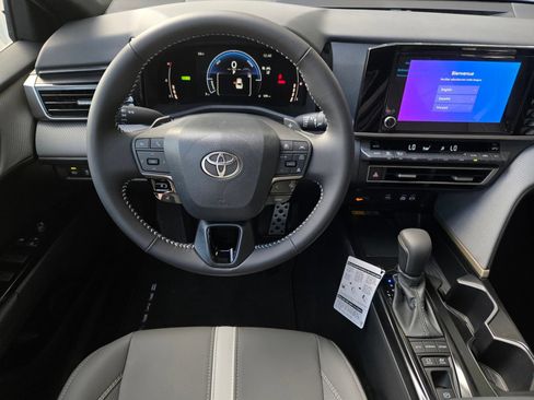 Used 2026 Toyota Camry SE FWD image 12