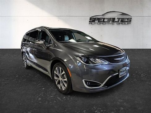 Used 2017 Chrysler Pacifica Limited w/ UConnect Theater Package FWD image 1