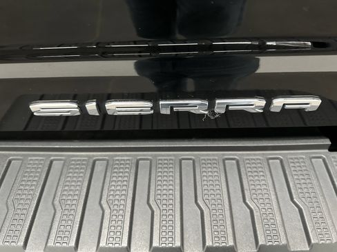 Used 2022 GMC Sierra 2500 Denali w/ Denali Ultimate Package image 16