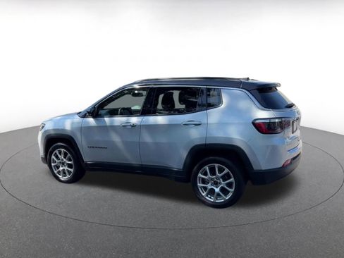 Used 2025 Jeep Compass Limited AWD/4WD image 10