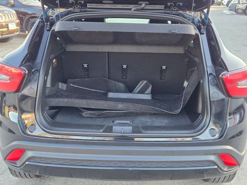 Used 2024 Chevrolet Trax RS image 11