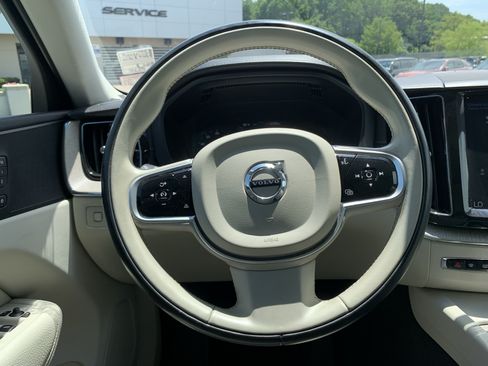 Used 2018 Volvo XC60 T8 Inscription w/ Vision Package AWD/4WD image 18