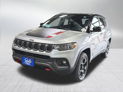 Used 2023 Jeep Compass Trailhawk AWD/4WD image 3