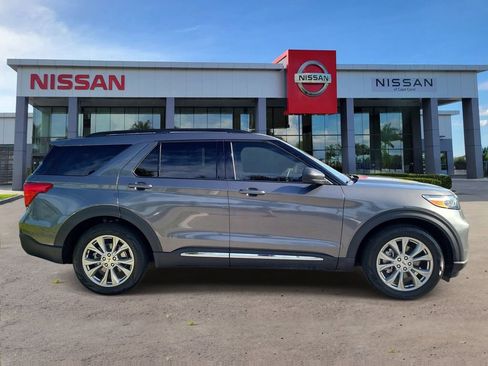 Used 2023 Ford Explorer XLT w/ Equipment Group 202A image 3