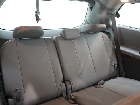 Used 2019 Toyota Sienna XLE Premium AWD/4WD image 13