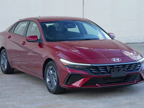Used 2024 Hyundai Elantra SEL FWD image 51