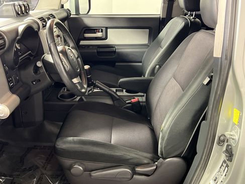 Used 2010 Toyota FJ Cruiser 4WD image 14
