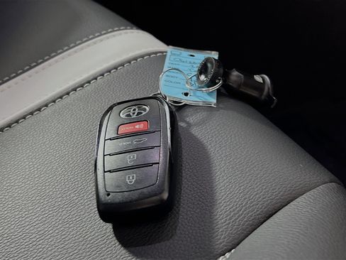 Used 2025 Toyota Camry SE w/ Convenience Package FWD image 36