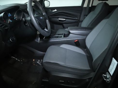 Used 2017 Ford Escape SE w/ Equipment Group 201A FWD image 19