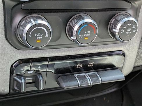 Used 2024 RAM 2500 Big Horn AWD/4WD image 10