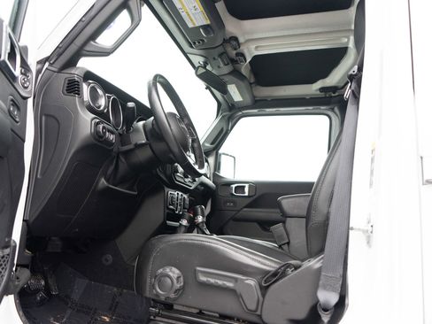 Used 2021 Jeep Wrangler Unlimited Sahara image 13