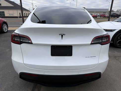 Used 2021 Tesla Model Y Long Range image 13