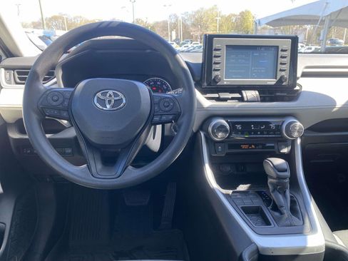 Used 2021 Toyota RAV4 XLE w/ Convenience Package FWD image 12
