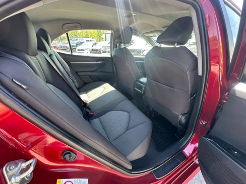 Used 2018 Toyota Camry LE w/ Convenience Package FWD image 12