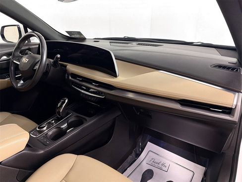Used 2024 Cadillac XT4 Luxury image 31