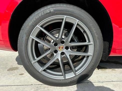 Used 2025 Porsche Macan AWD/4WD image 39