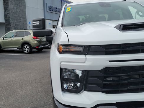 Used 2025 Chevrolet Silverado 2500 Custom w/ Custom Value Package AWD/4WD image 7