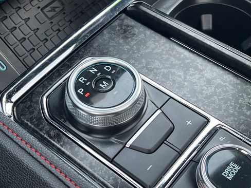 Used 2024 Ford Expedition Limited image 19