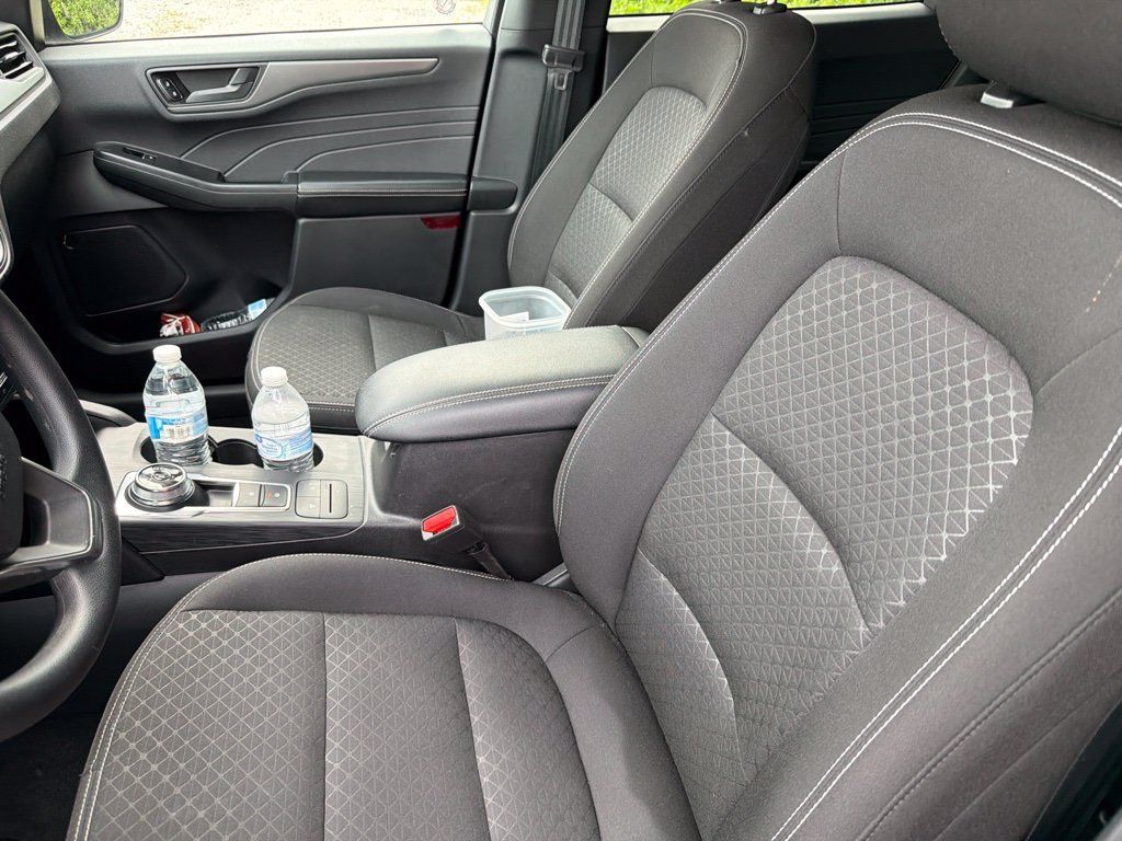 Used 2025 Ford Escape Active FWD image 3