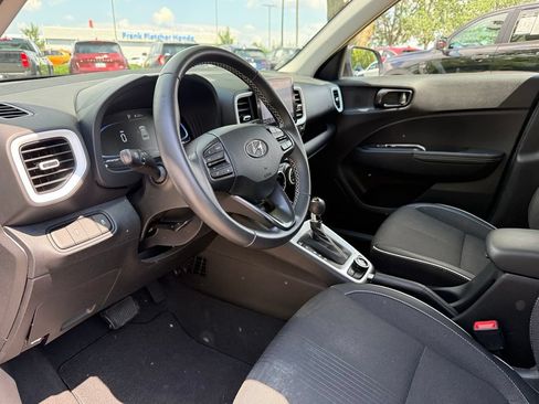 Used 2024 Hyundai Venue Limited FWD image 5