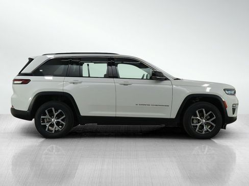 Used 2024 Jeep Grand Cherokee Limited image 6