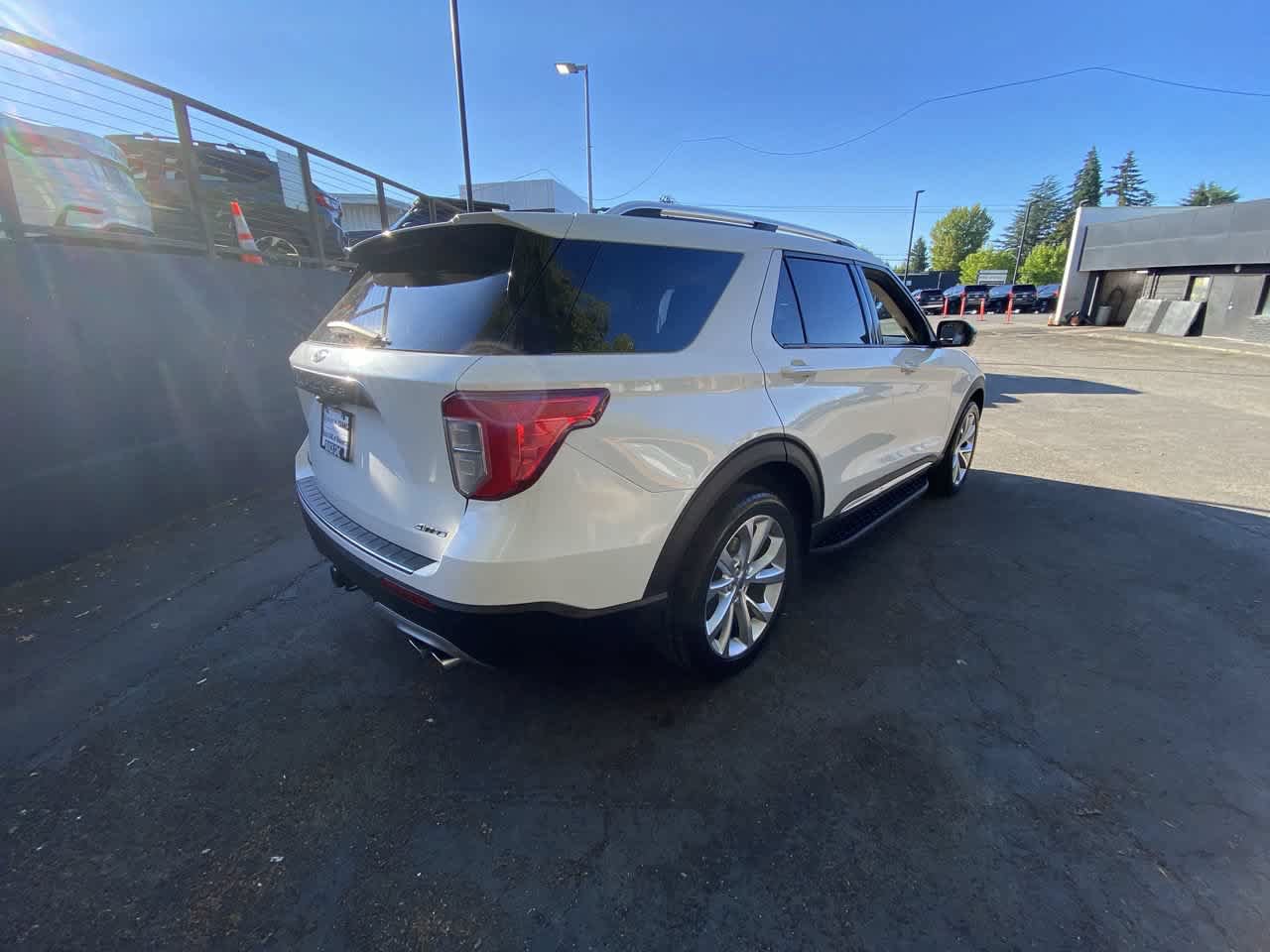 Used 2022 Ford Explorer Platinum w/ Equipment Group 601A AWD/4WD image 6
