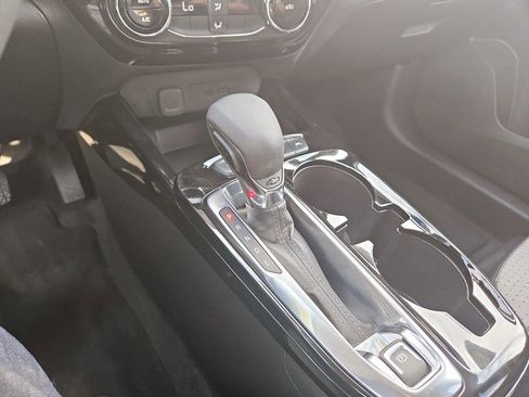 Used 2025 Chevrolet Trax LT FWD image 28