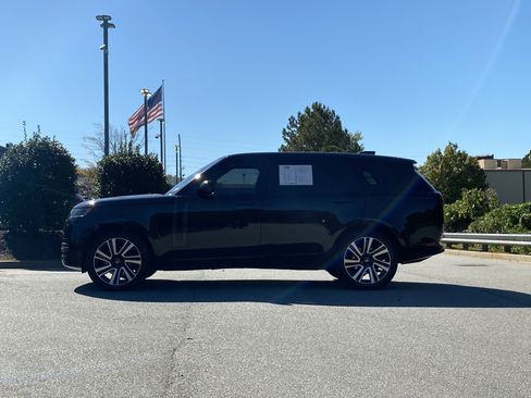 Used 2023 Land Rover Range Rover Long Wheelbase SE image 13