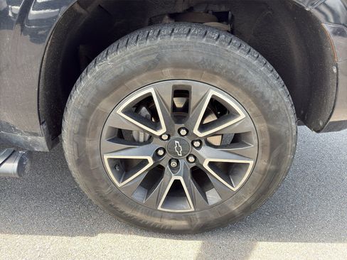 Used 2021 Chevrolet Tahoe Z71 w/ Rear Media and Nav Package image 13