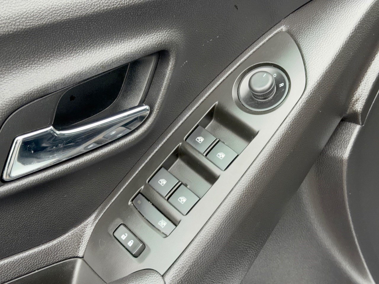 Used 2018 Chevrolet Trax LT w/ LT Convenience Package FWD image 15