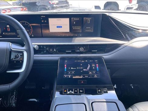 Used 2025 INFINITI QX80 Sensory image 12