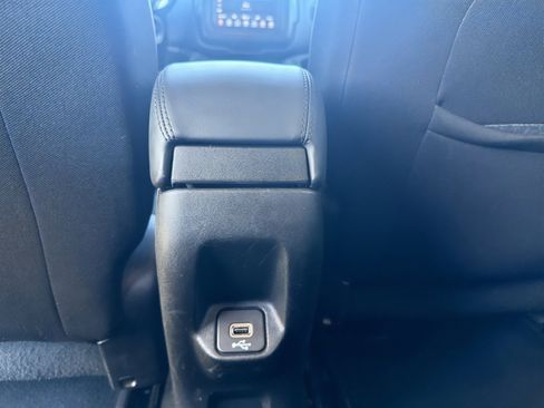 Used 2018 Jeep Renegade Altitude image 16