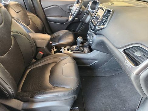 Used 2019 Jeep Cherokee Limited FWD image 15