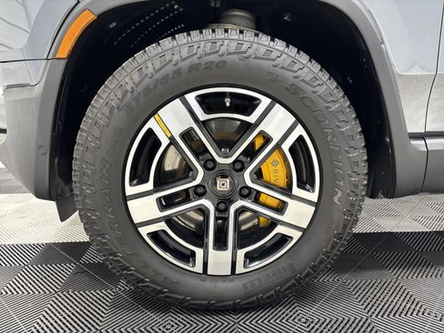 Used 2023 Rivian R1T Adventure image 9