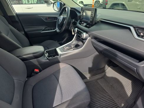 Used 2022 Toyota RAV4 LE AWD/4WD image 9
