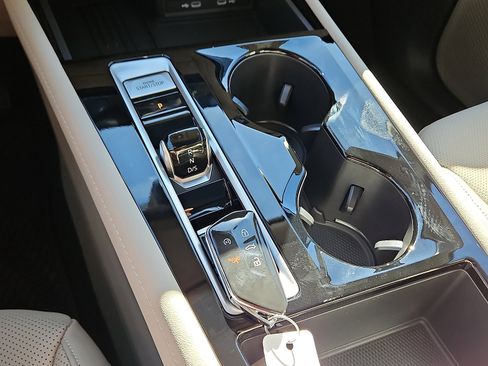 New 2026 Volkswagen Atlas SE image 17