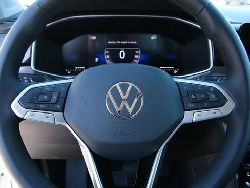 New 2026 Volkswagen Taos SE image 17