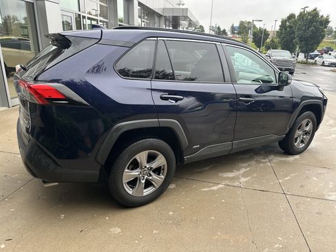 Used 2022 Toyota RAV4 XLE AWD/4WD image 6