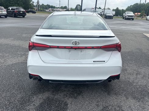 Used 2019 Toyota Avalon Touring FWD image 7